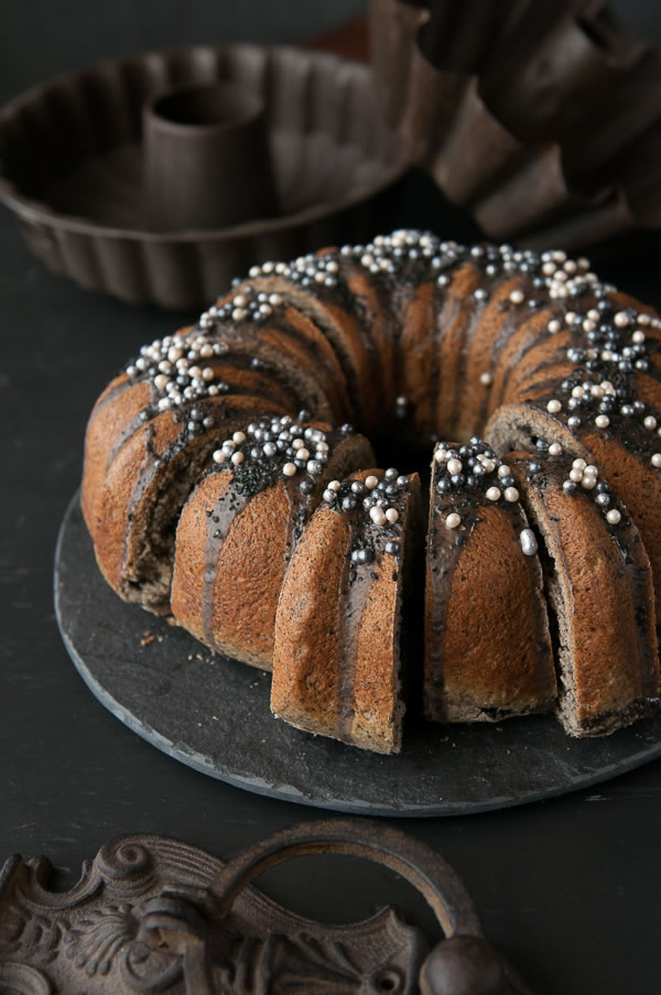 Queen of the Night – Black Sesame Cake